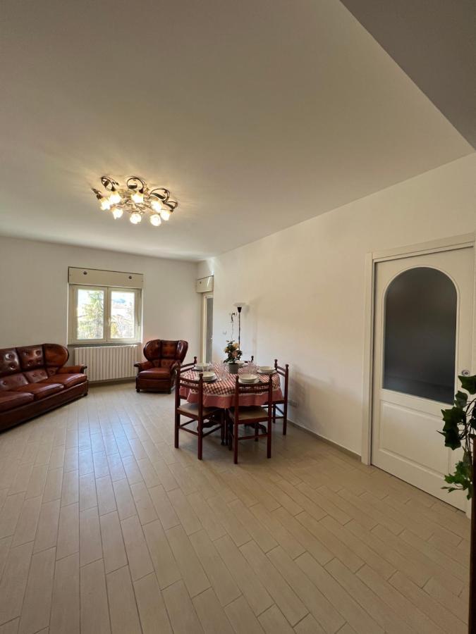 Apartamento La Torretta LʼAquila Exterior foto